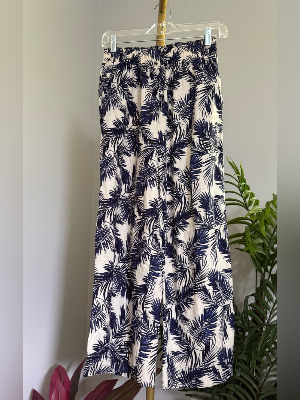 Panama Jack Navy Palm-Leaf Linen Pants
🌴🌺☀️